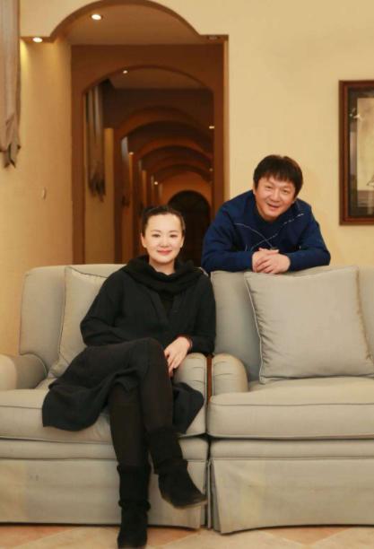 咏梅王菲栾树合影,栾树到底爱王菲还是咏梅