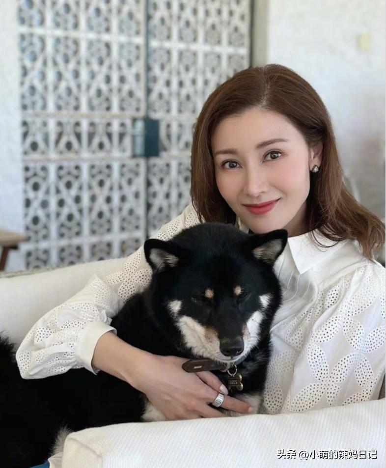 女人脸上有这二个特征的不显老,脸上有哪些特点会看上去显老