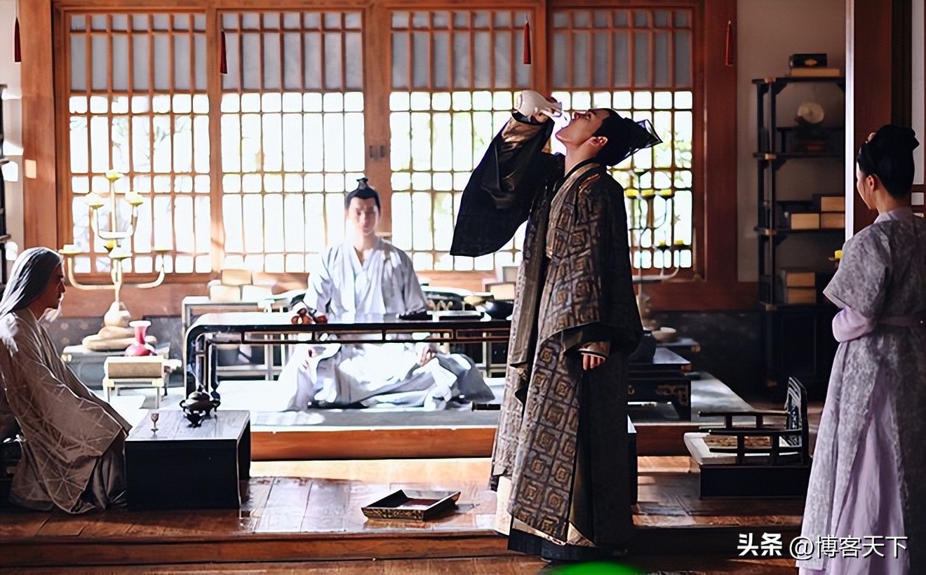 一年后,那位去考编的明星怎么样了?