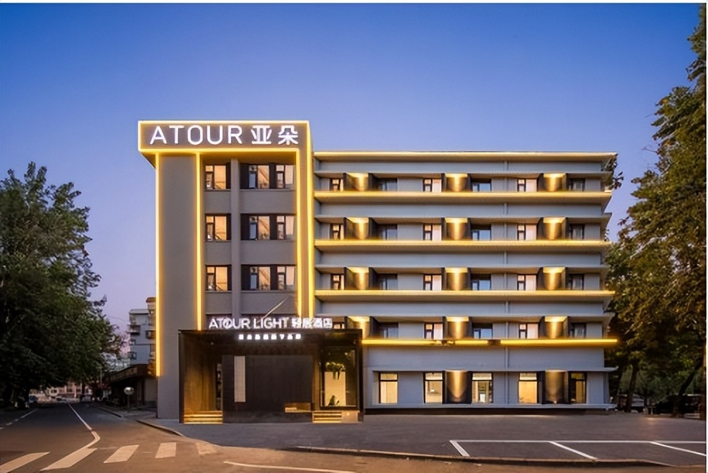 迈入“千店”门槛的亚朵，凭借“人文情怀”能撑起大生意吗？