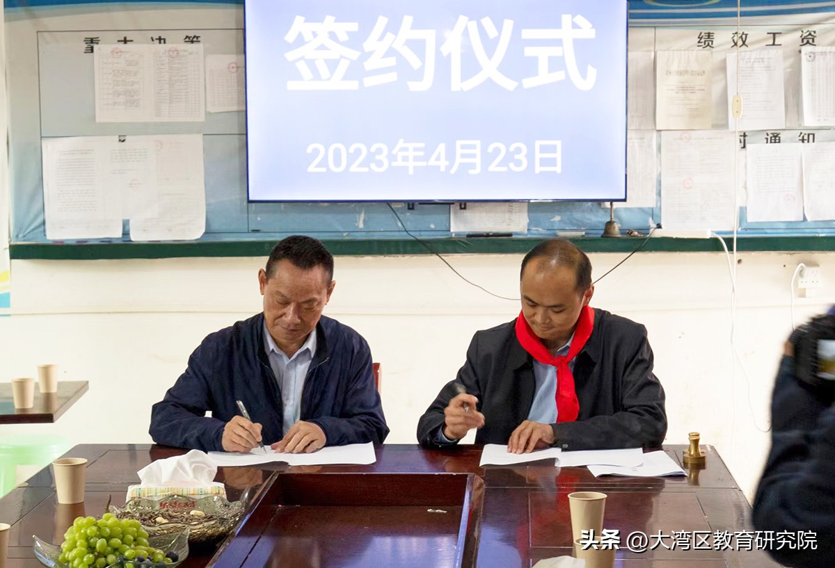 百里校园传爱心，千里同学酿佳话