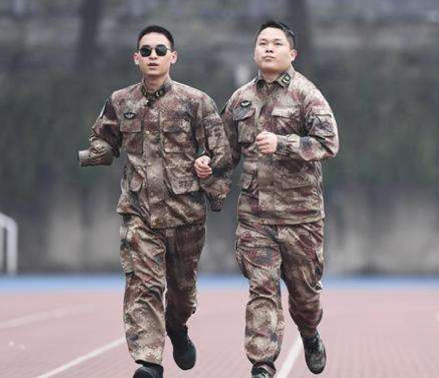 排雷战士杜富国荣获几等功,排雷英雄杜富国授勋荣誉称号仪式