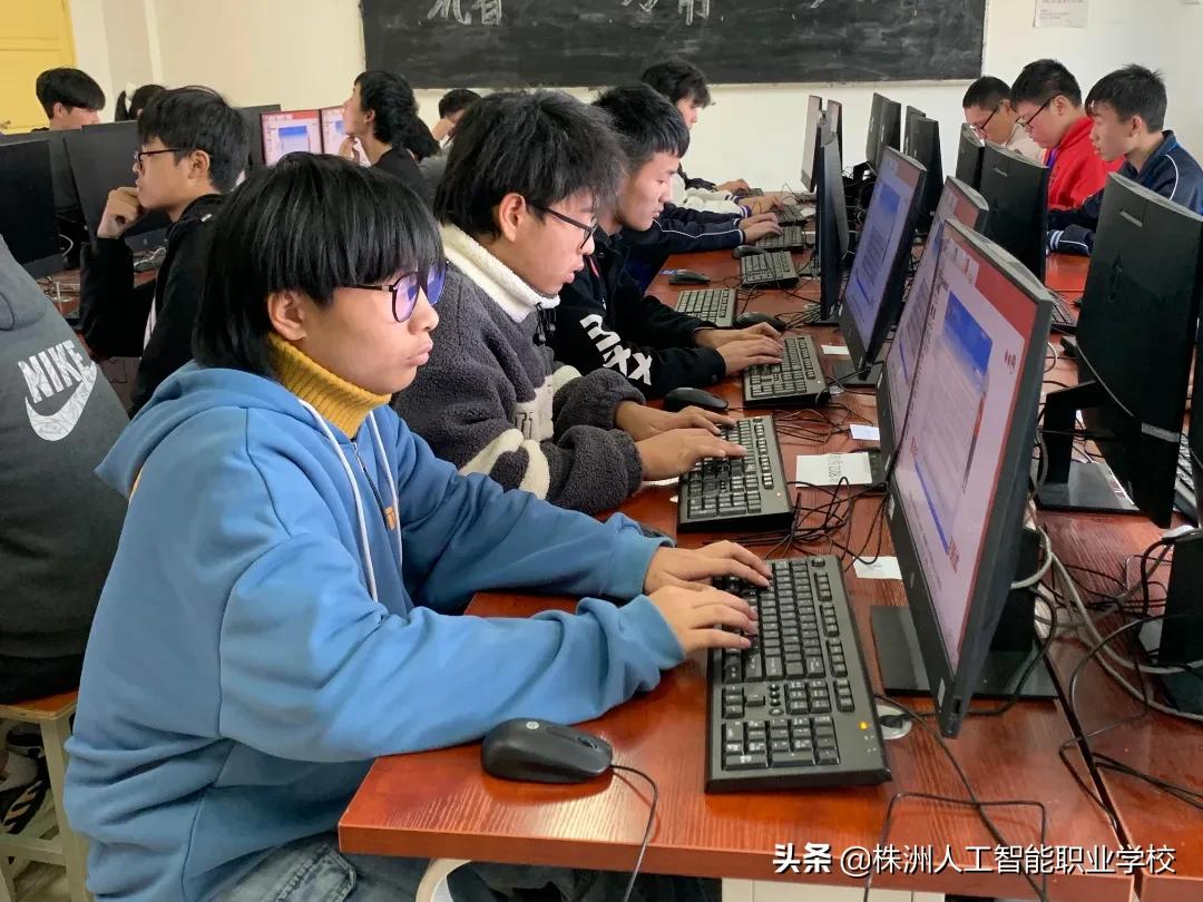 鎵撳瓧姣旇禌椤哄埄涓捐,鎵撳瓧姣旇禌鍗冲皢鏉ヨ