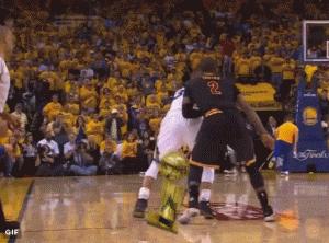 用一生来对抗傲慢与偏见，万字长文记录库里的乔丹精神