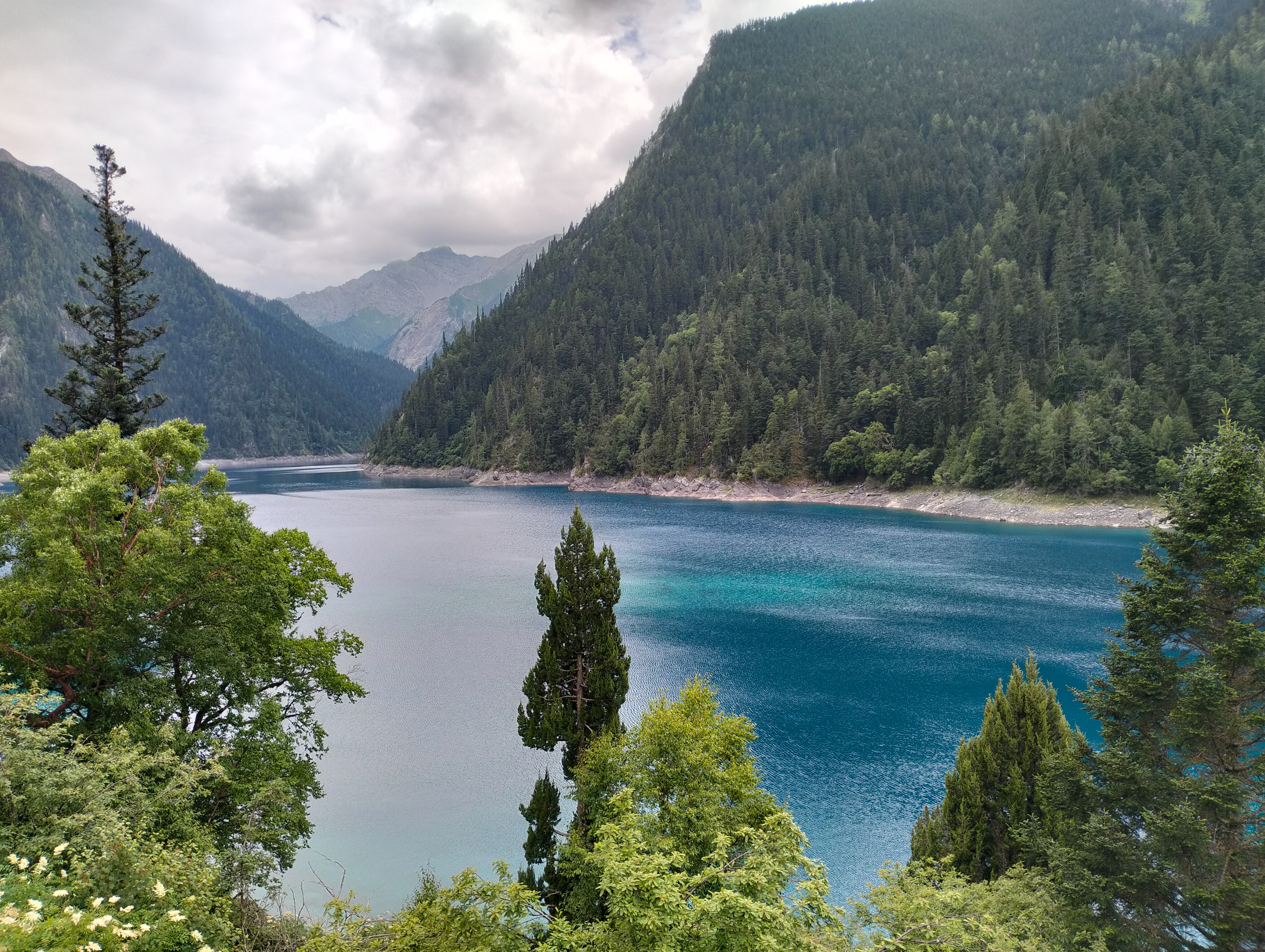 九寨沟一年四季都有雪山吗,九寨沟一年四季都开放吗