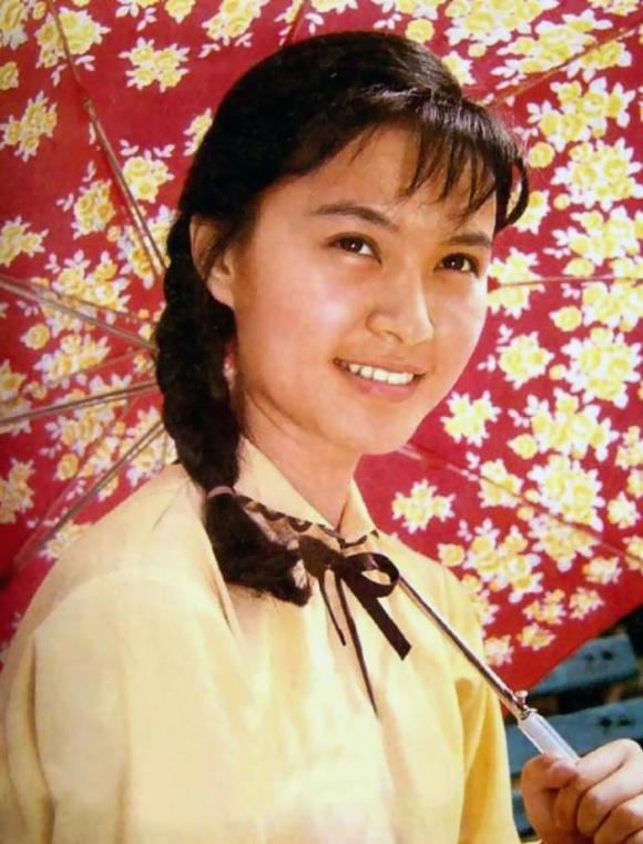 刘晓庆年轻最美照片,八十年代家喻户晓的大美女刘晓庆