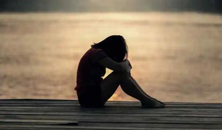 四川一女子遭公公强奸六年，丈夫问：为何一次不反抗一次不报警!