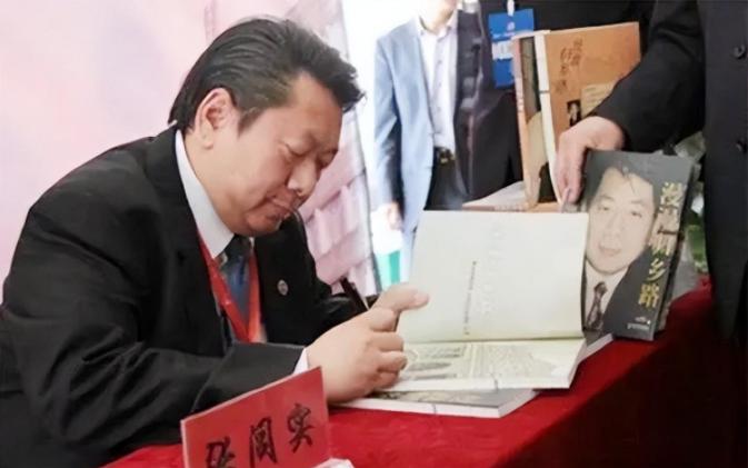 2007年，一台湾商人参观沈阳大帅府，询问售票员：我就不买票了吧