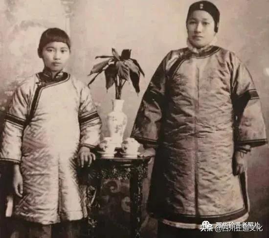 老照片纪念宋庆龄诞辰129周年