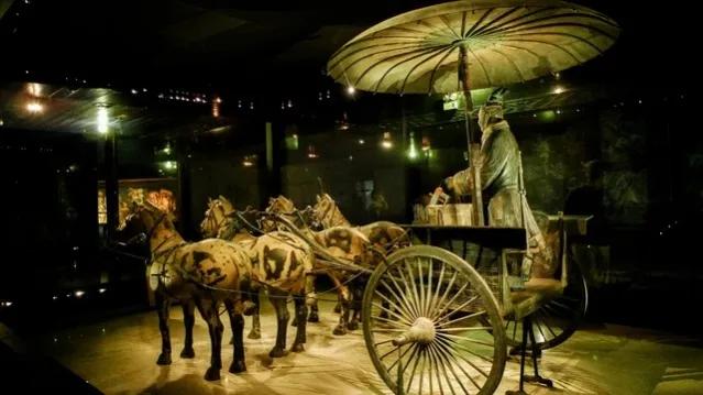 秦始皇皇袍为什么是黑色,秦始皇为什么穿黑色黄袍