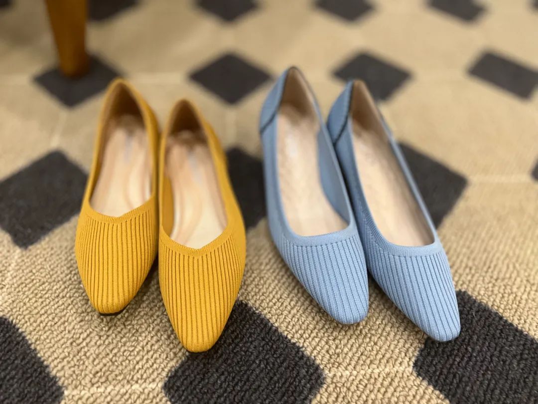 贾玲穿的鞋子品牌,贾玲今年春节穿的鞋