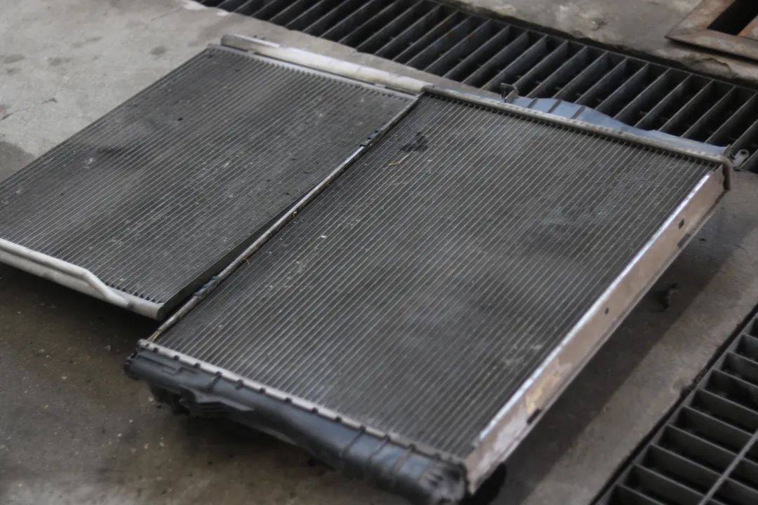 破烂不堪的废旧车变成新车的视频,宝马e90325i