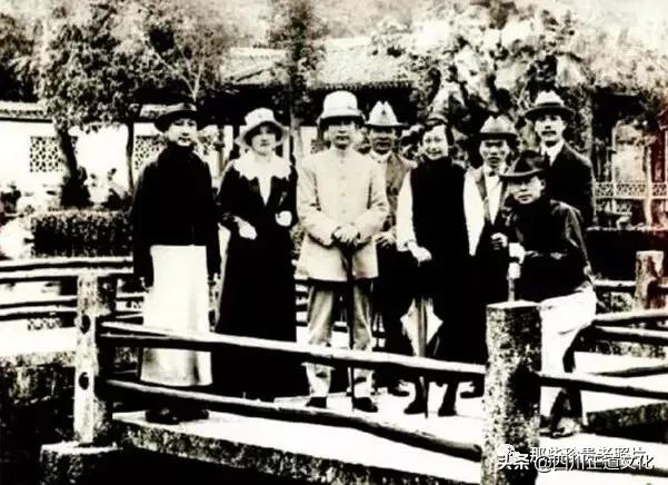 老照片纪念宋庆龄诞辰129周年