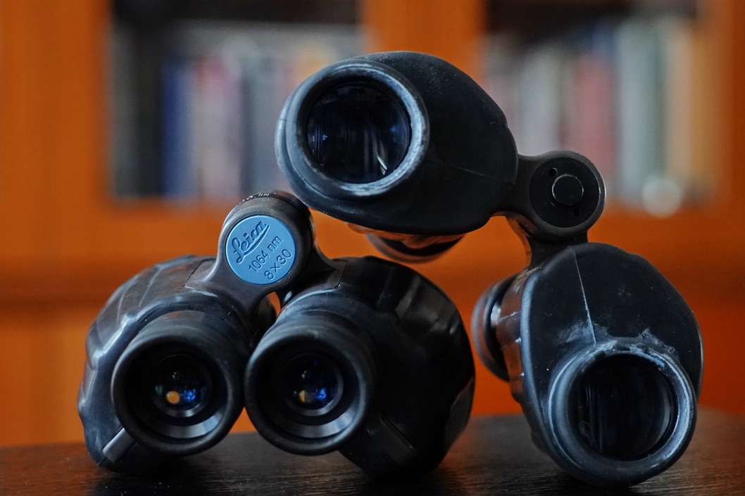 一树梨花压海棠:是*用军**望远镜好?还是名牌望远镜好?