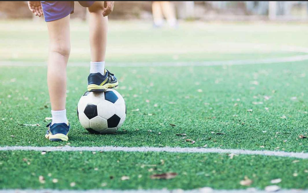 14年前，英国十三岁男孩“喜当爹”！生下一女后，后来怎么样了？