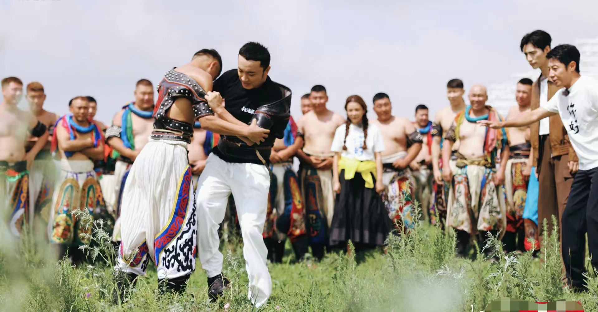 尼格买提录节目摔伤,尼格买提被撒贝宁吓到综艺节目