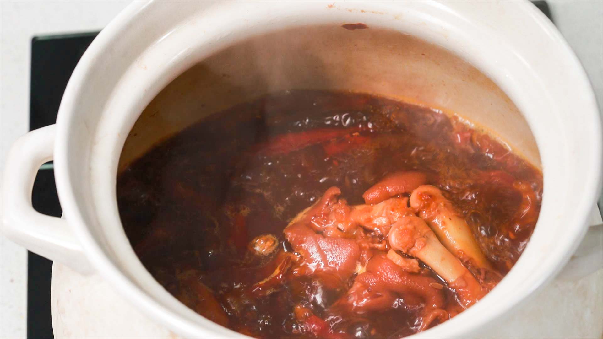 卤猪蹄怎么做才q弹劲道好吃,怎样卤猪蹄又香又软糯