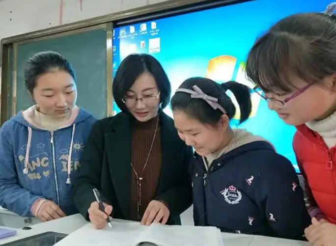 高中生女生穿公主裙,高中生穿公主裙