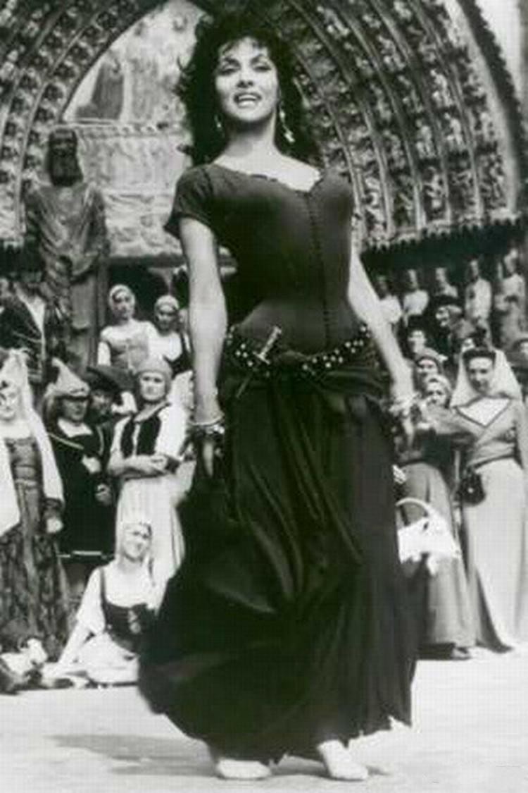 巴黎圣母院人物,电影巴黎圣母院人物特色解读