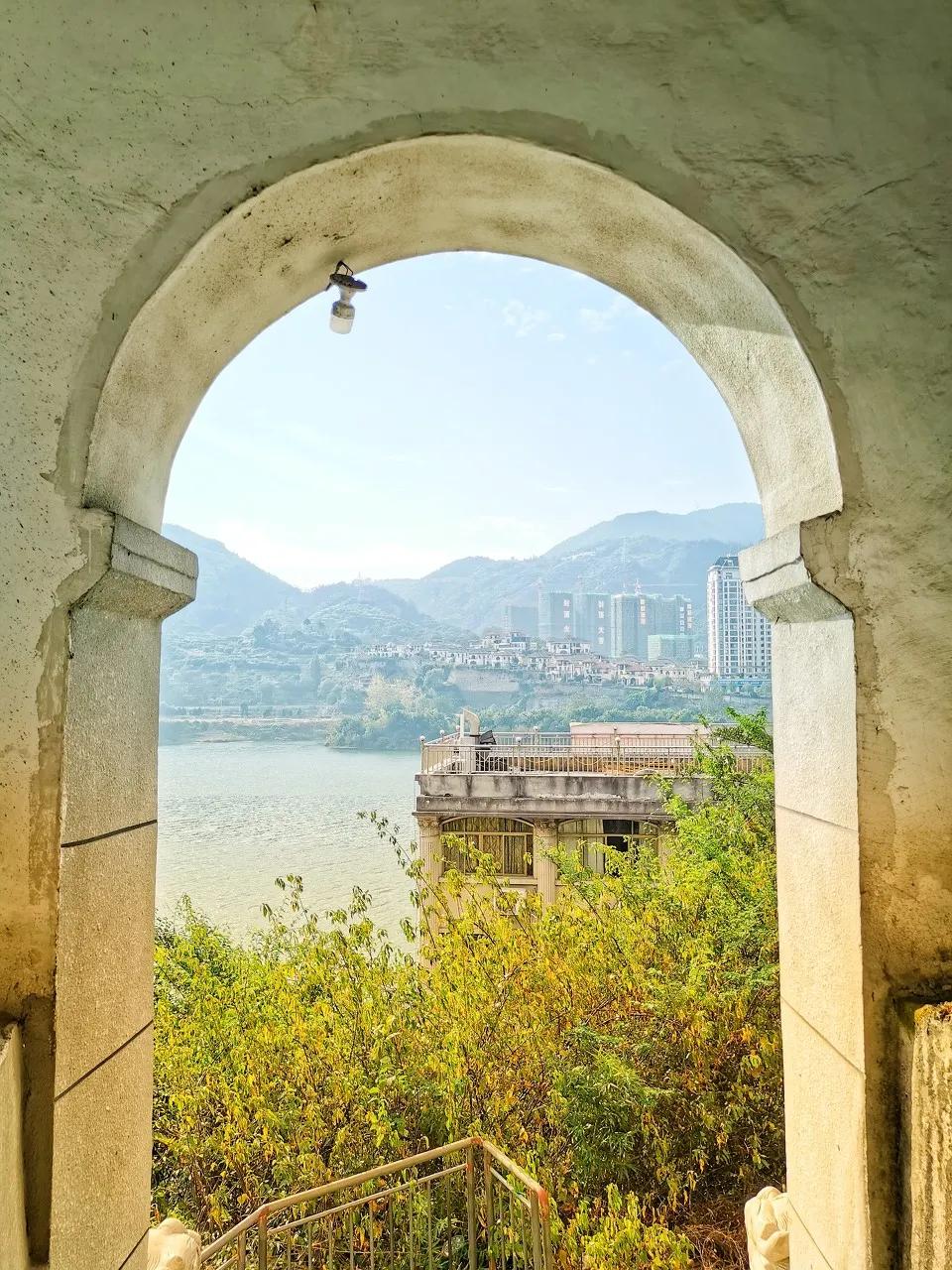 青田用欧元买菜,这座城市遍地都是豪车