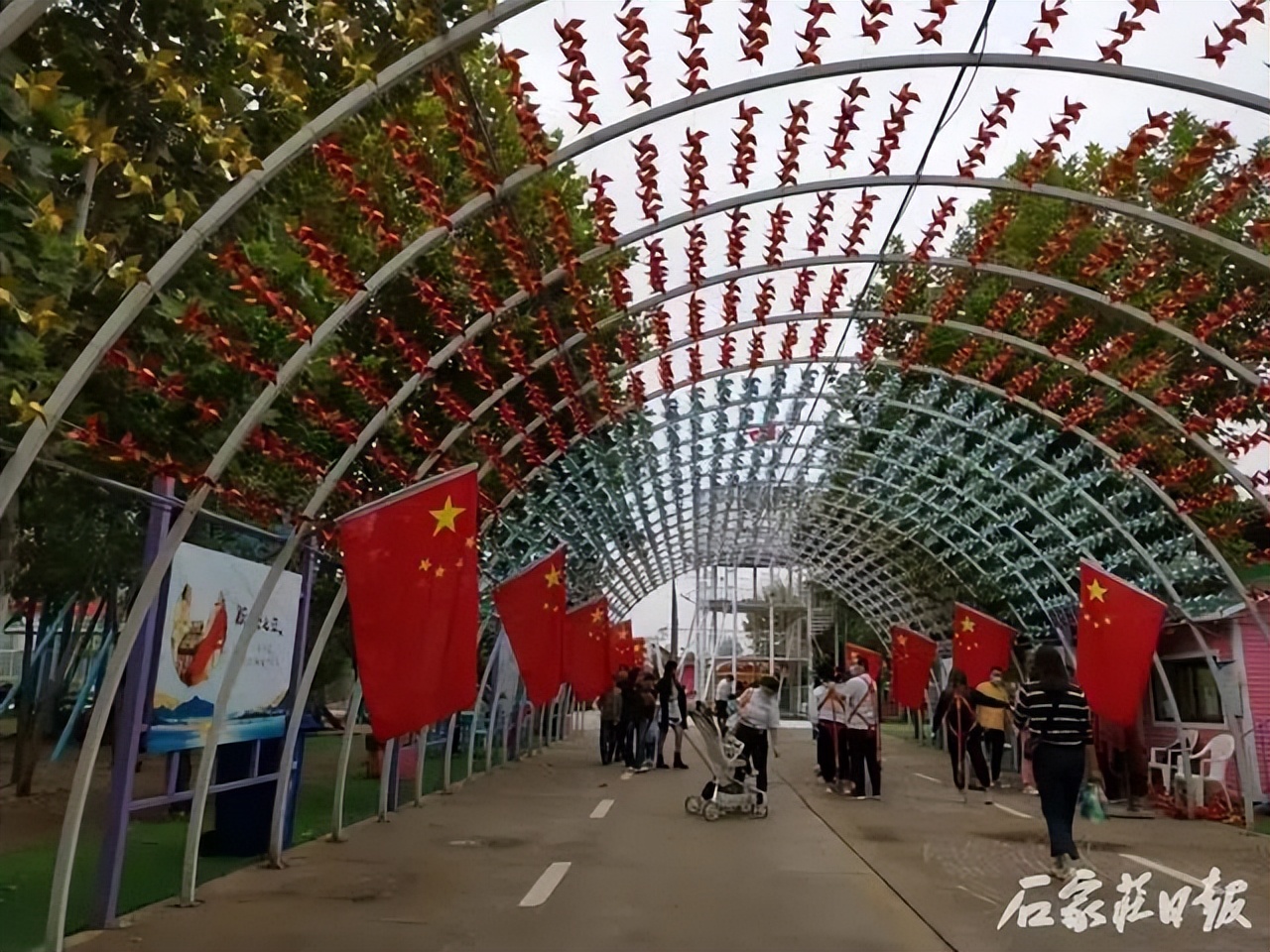 假日消费强劲释放中国经济,假日消费潜力尽情释放