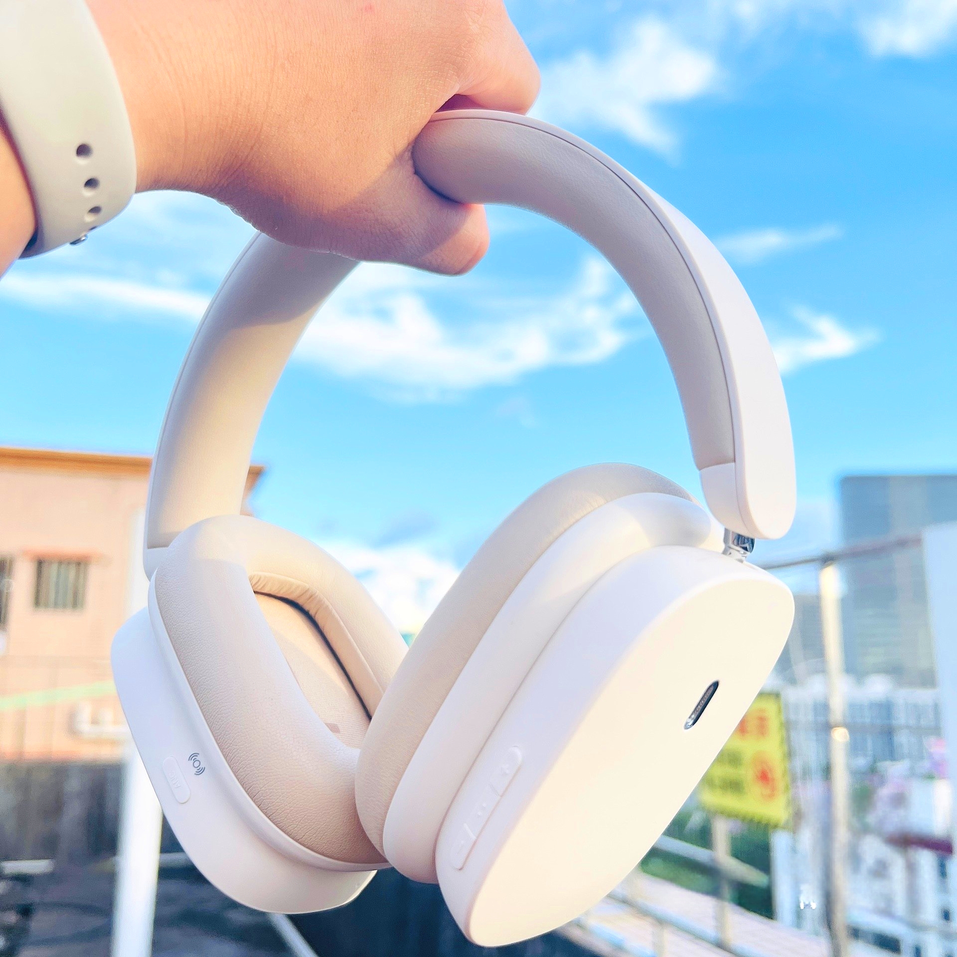 两千左右的耳机和两百的相比,两百以内耳机头戴