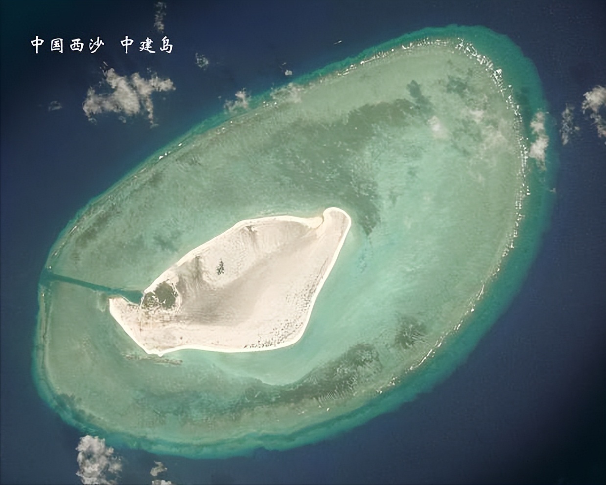 中建岛离越南最近的岛,中建岛与越南的位置