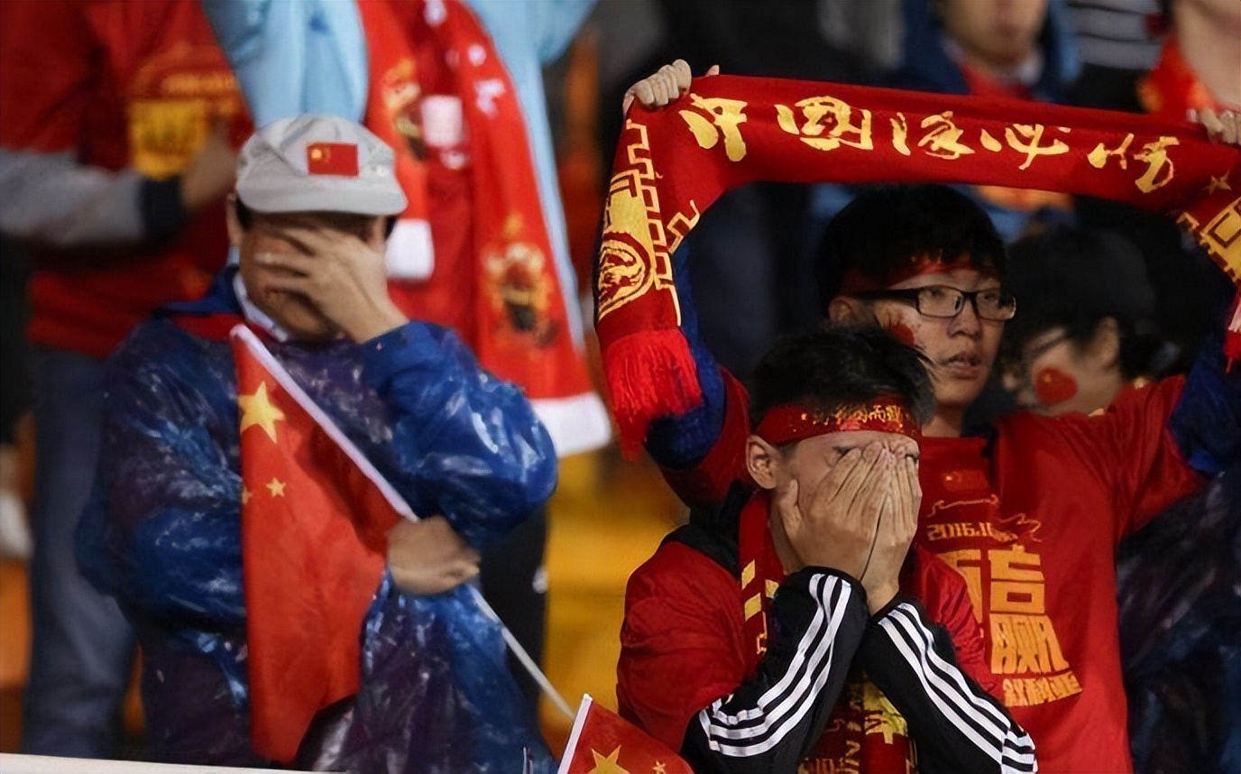 国足给球迷道歉视频,给国足道歉搞笑视频