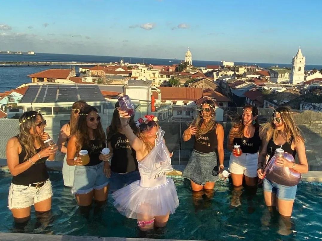 巴拿马有自己的货币吗,巴拿马华人人口多少