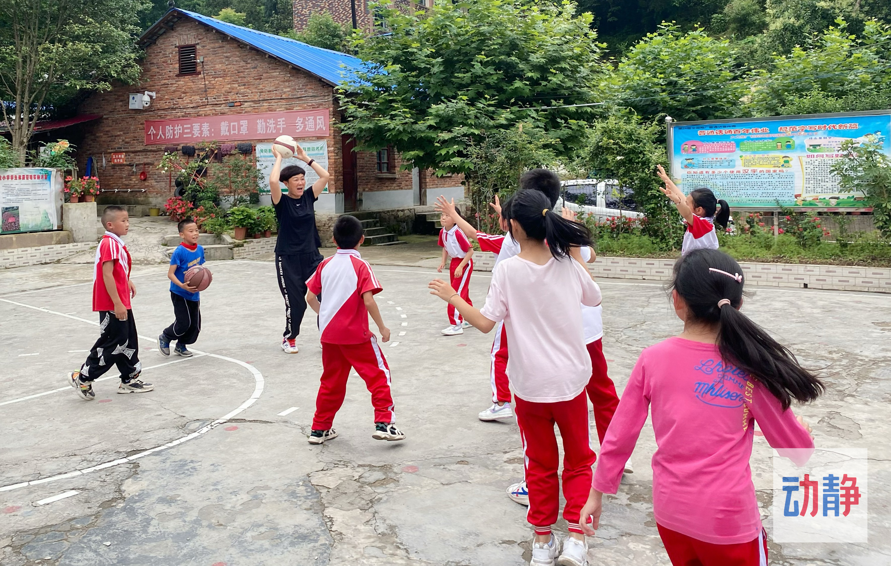 快看！都匀这所小学里有一群“灌篮高手”……
