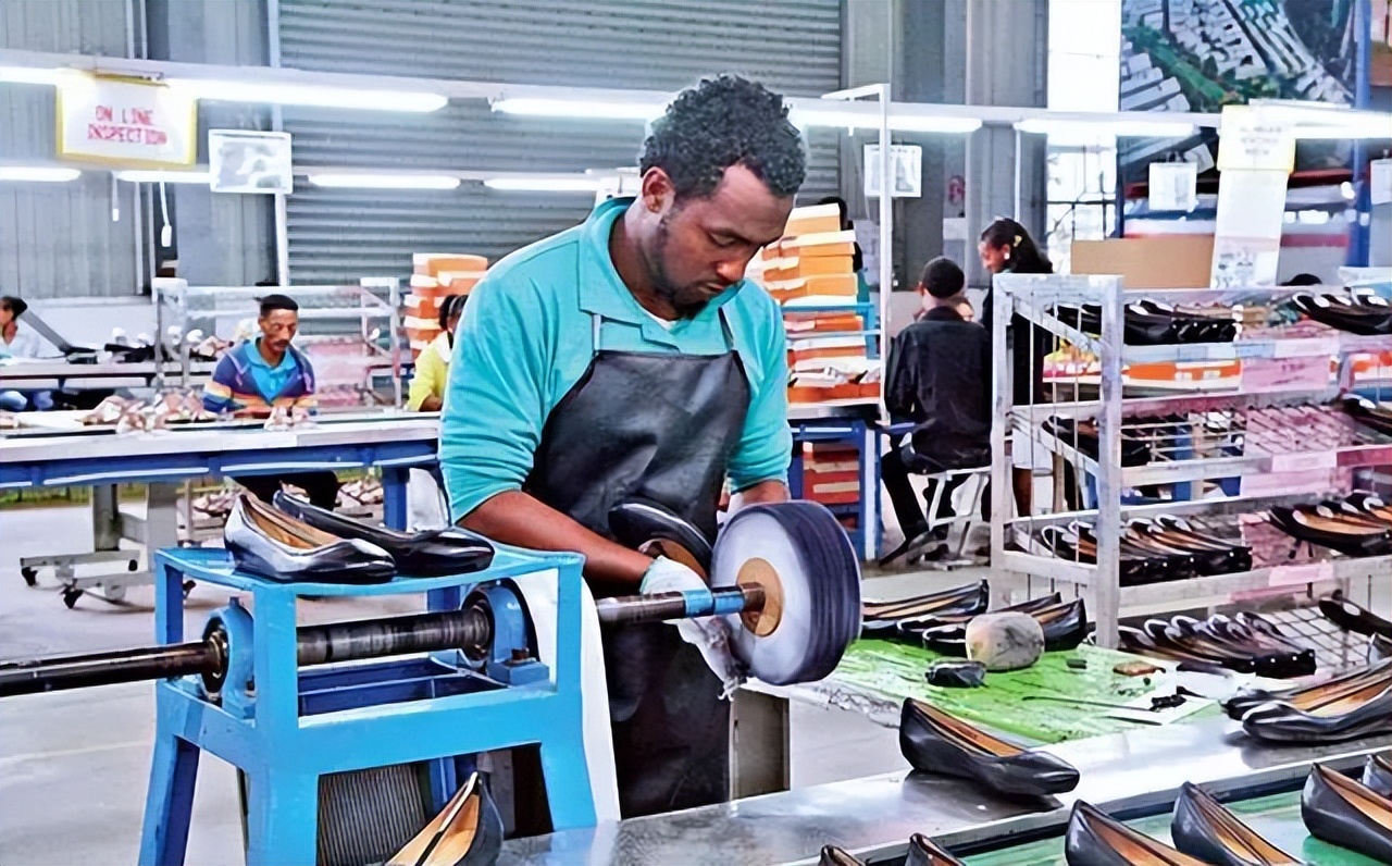 靠卖球鞋发家,靠卖鞋赚了一百万