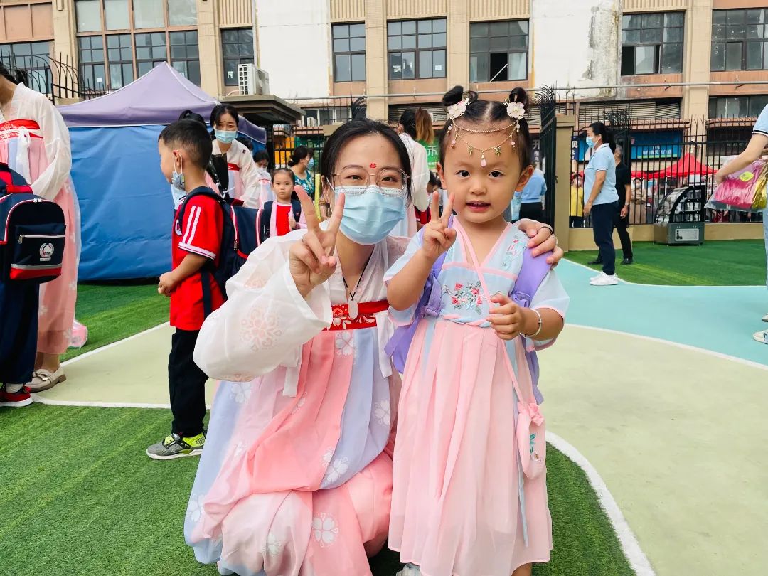 心怀皓月，致敬师恩，百仁幼儿园中秋节教师节双节主题系列活动