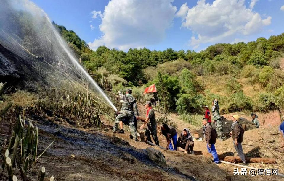 迎战川渝山火的消防员,重庆众志成城对抗山火