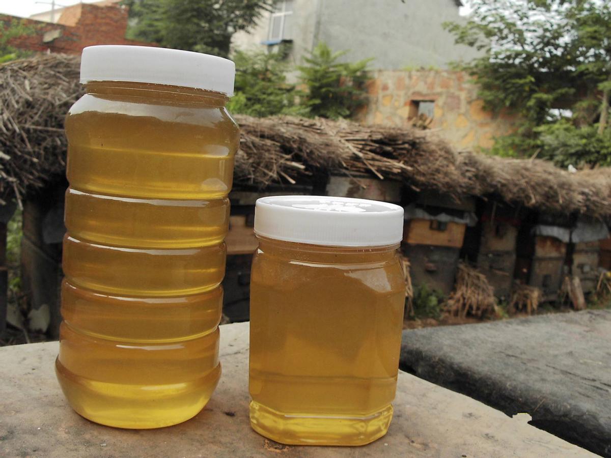 怎么分辨蜂蜜是喂糖水的,喂糖水的蜂蜜是纯蜂蜜吗