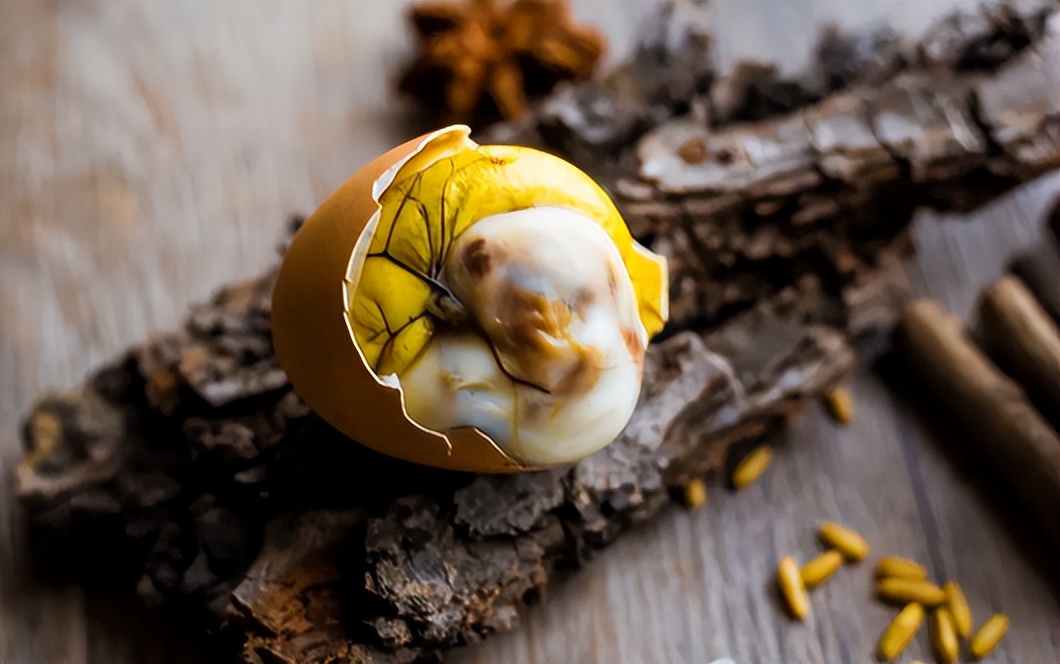 活珠子里面的水是浑浊的可以吃吗,活珠子里面的水