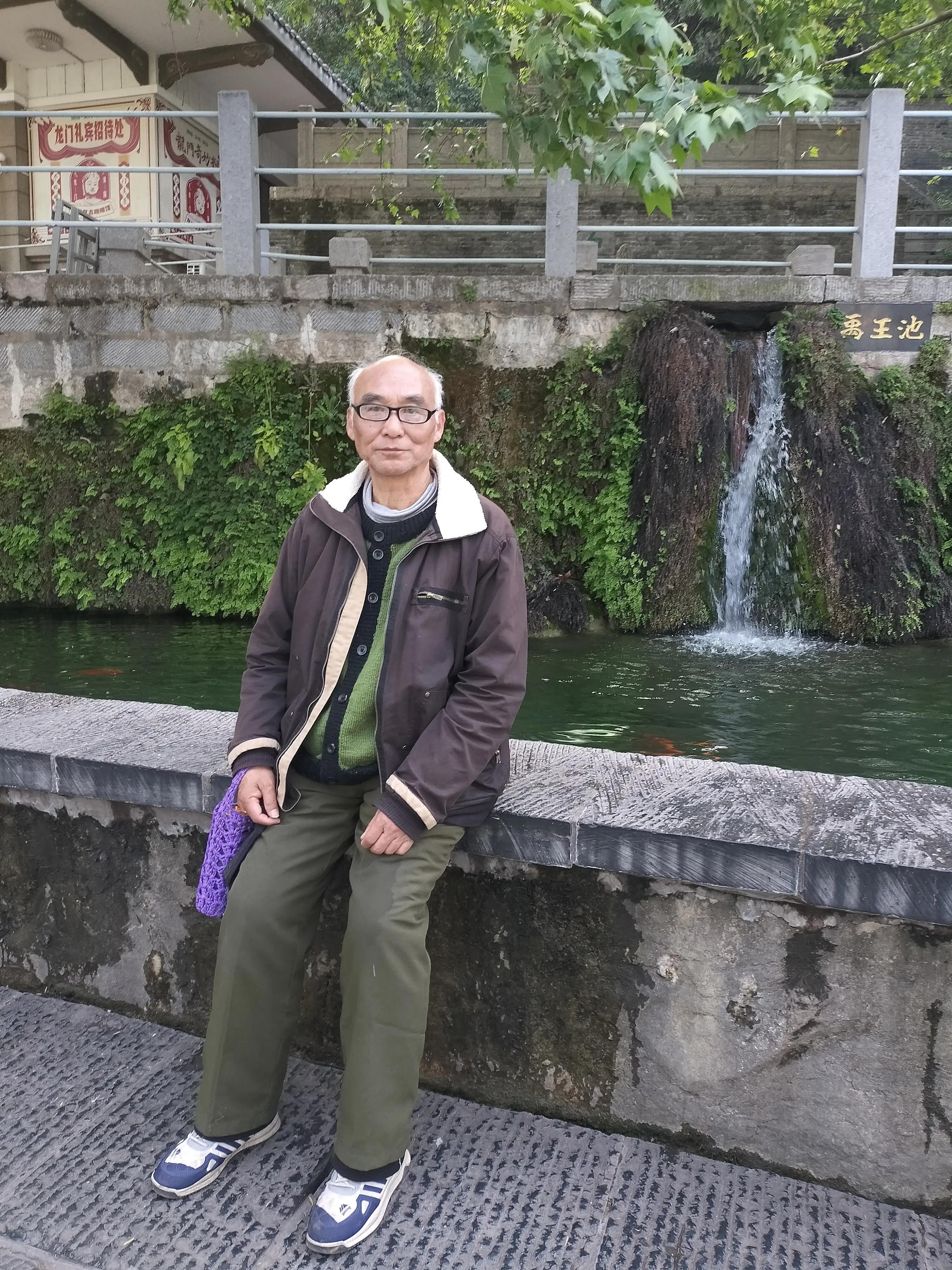 龙门石窟中国石刻艺术,龙门石窟被谁评为世界石刻最巅峰