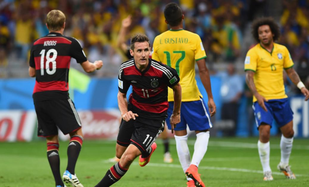 国足02年世界杯回忆杀,世界杯回忆杀来了2022世界杯