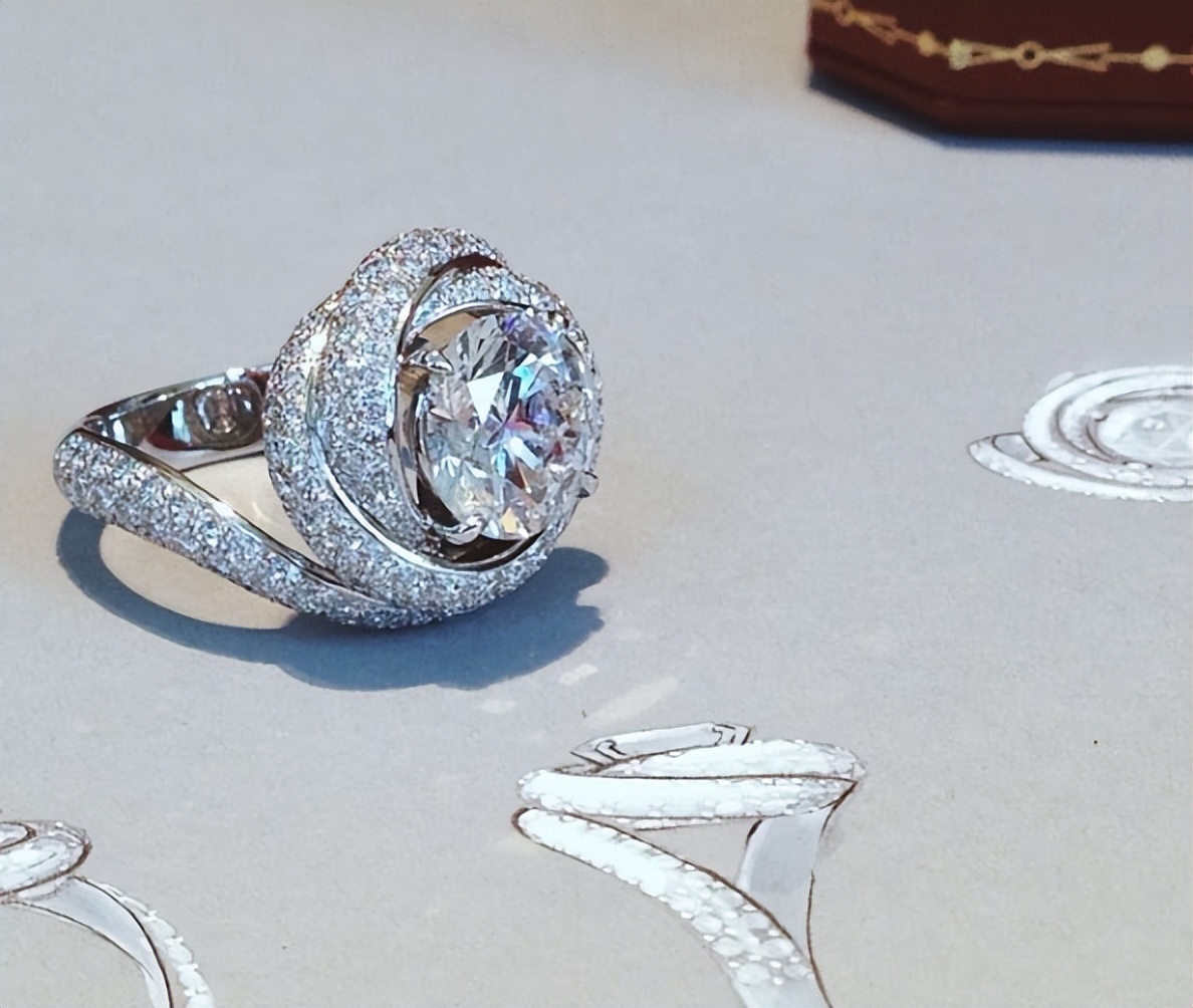 全网女生都爱的玫瑰花戒指,卡地亚钻戒款式