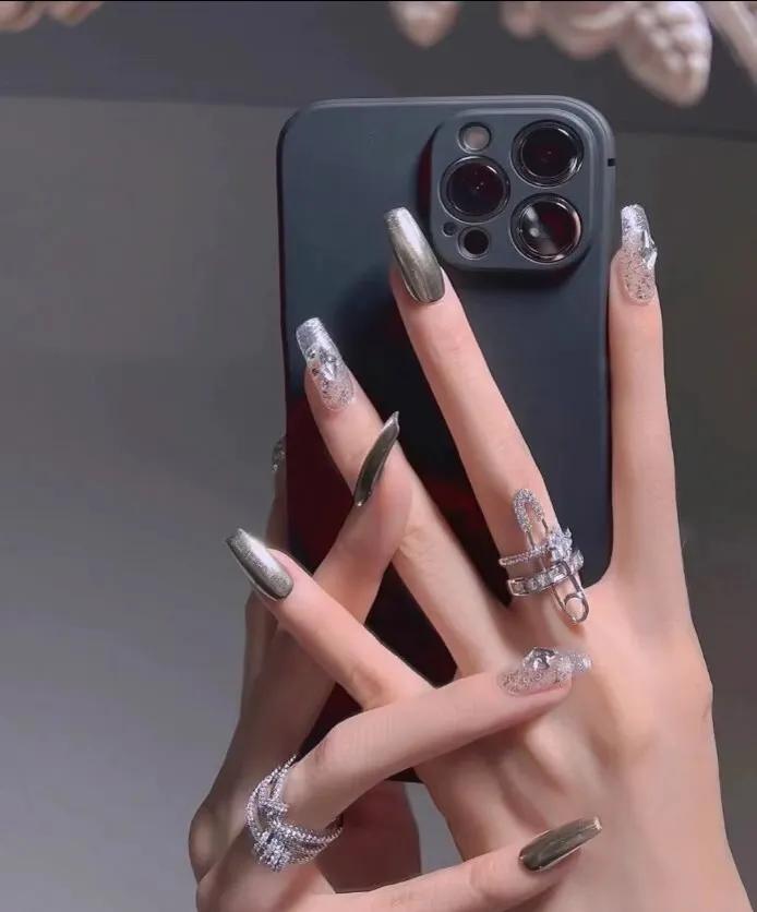 你一定要试试这3种美甲,盘点十款最受欢迎的美甲