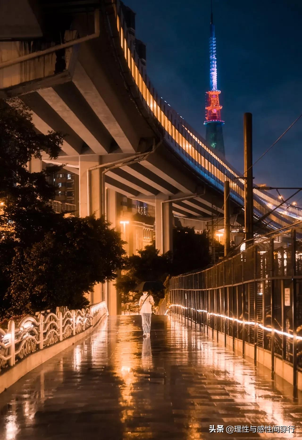 隔海相望，我在这头，静守似水流年，你在那头，淡看烟火人间