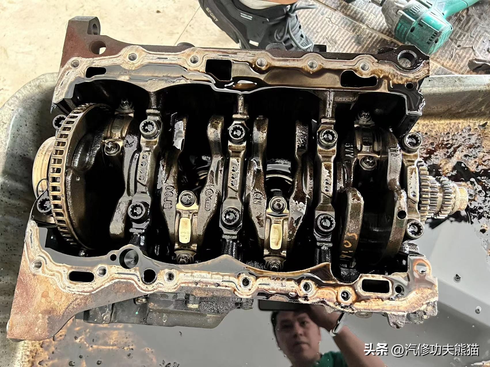 且看你现在机油烧得欢，修的时候给你拉清单，奥迪Q5烧机油怎么修