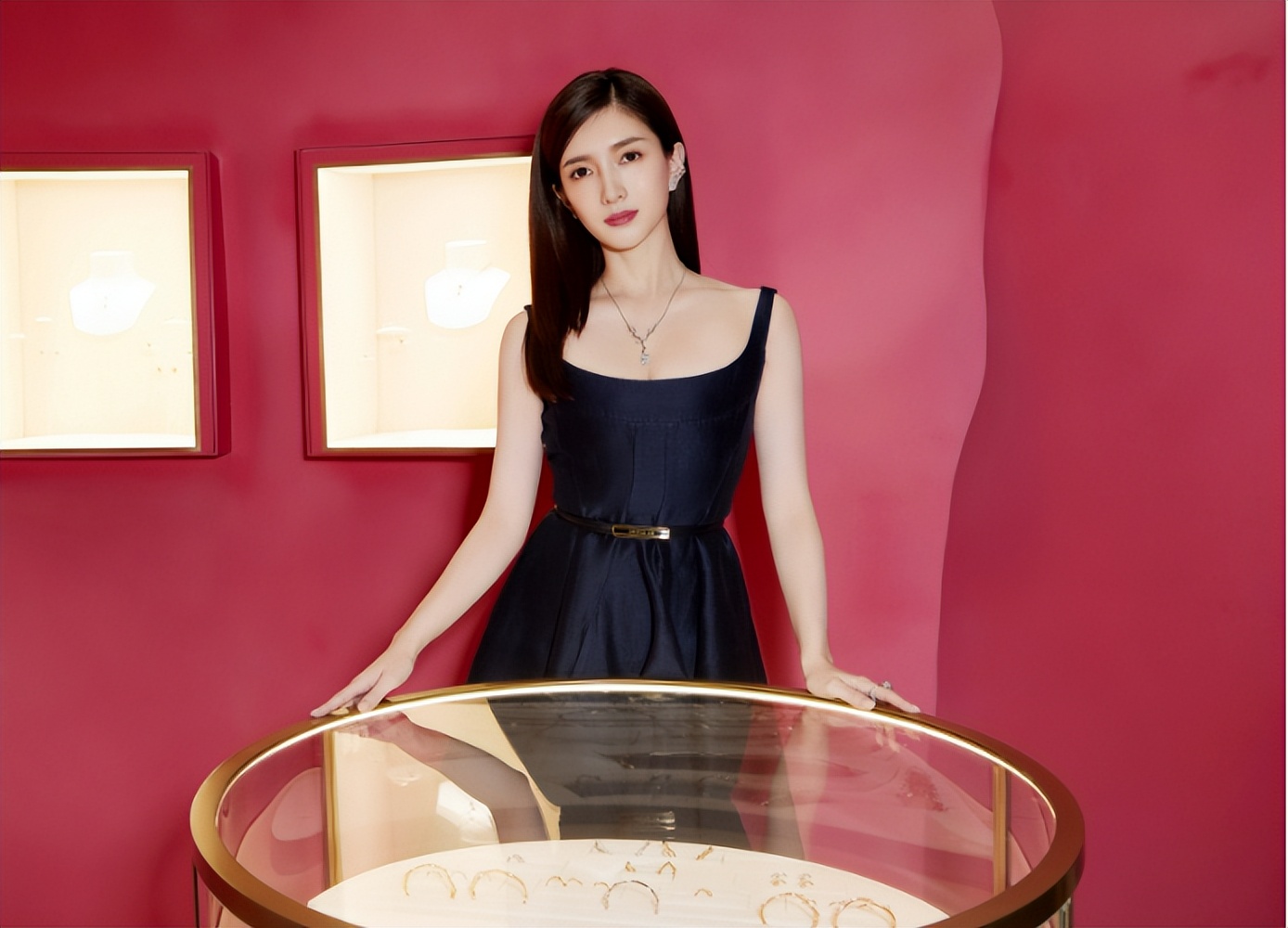 周末2天6个瓜！一线女星傍大佬，TVB视后陪睡，李双江带儿子移民