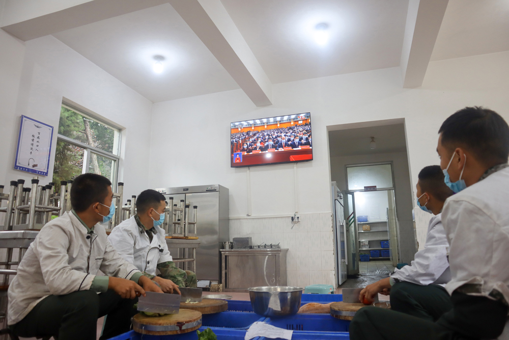 学习二十大，军营沐*党**辉