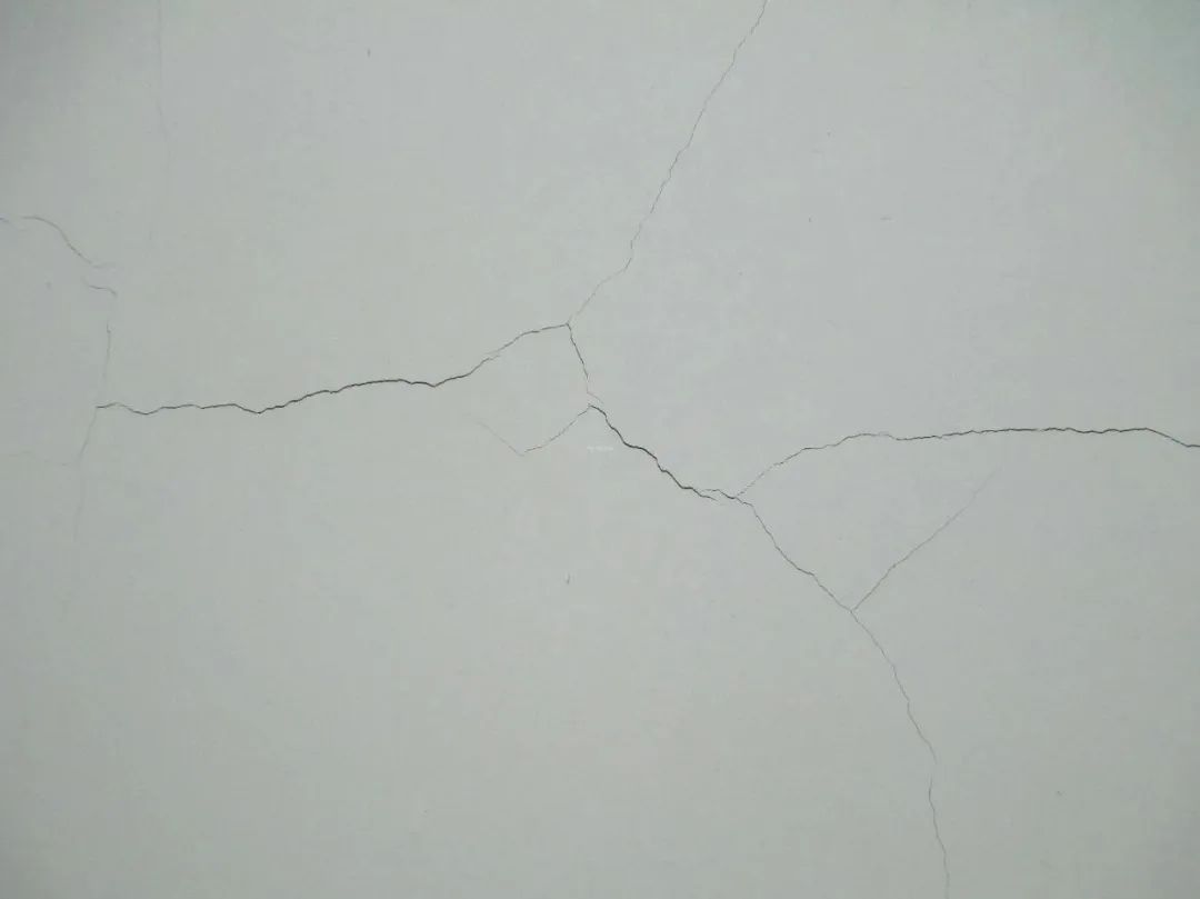 墙面渗水发霉怎么修复,墙纸渗水发霉开裂如何修复