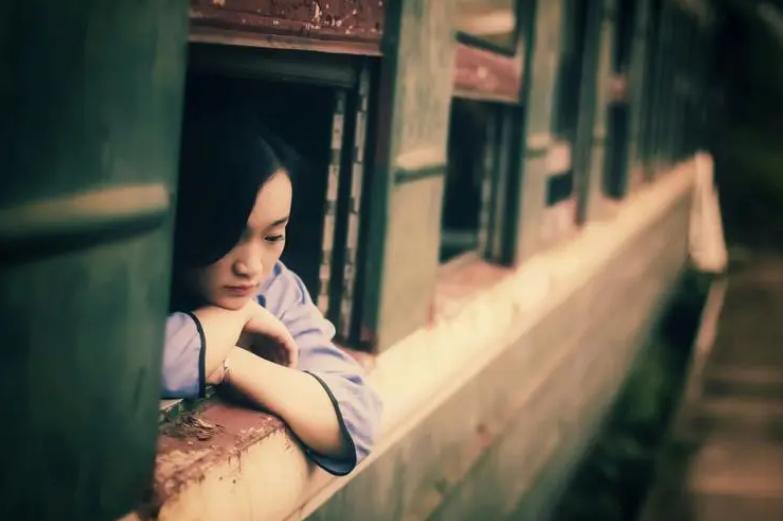 人间的饭吃一碗少一碗下一句,人间的饭吃一碗少一碗句句在理