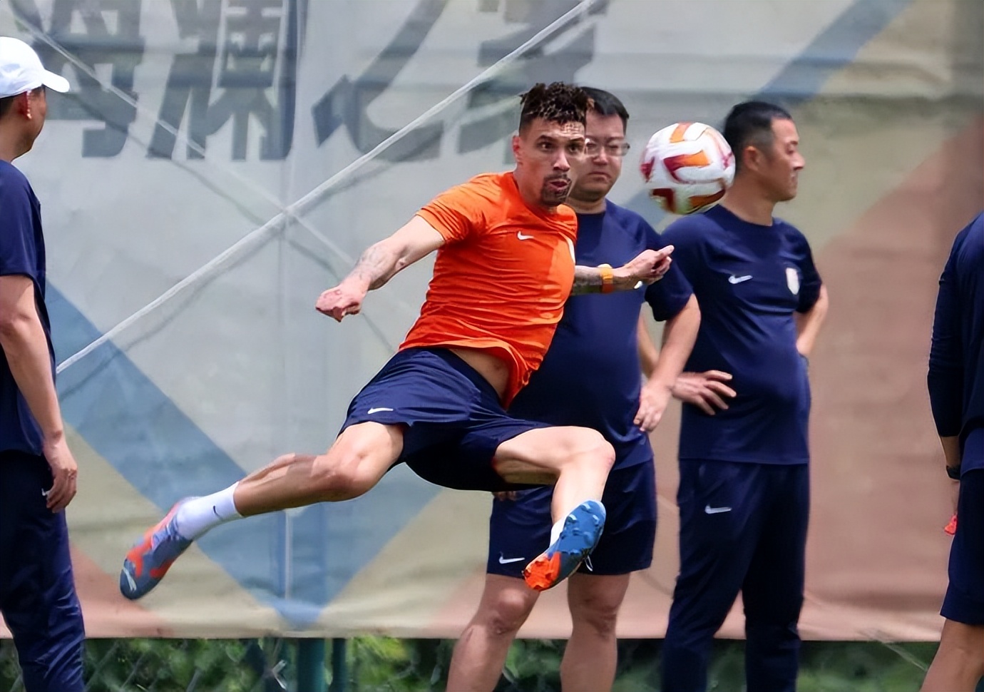 阵容齐整！泰山队今日兵发武汉，王大雷霸气表态客场拿分