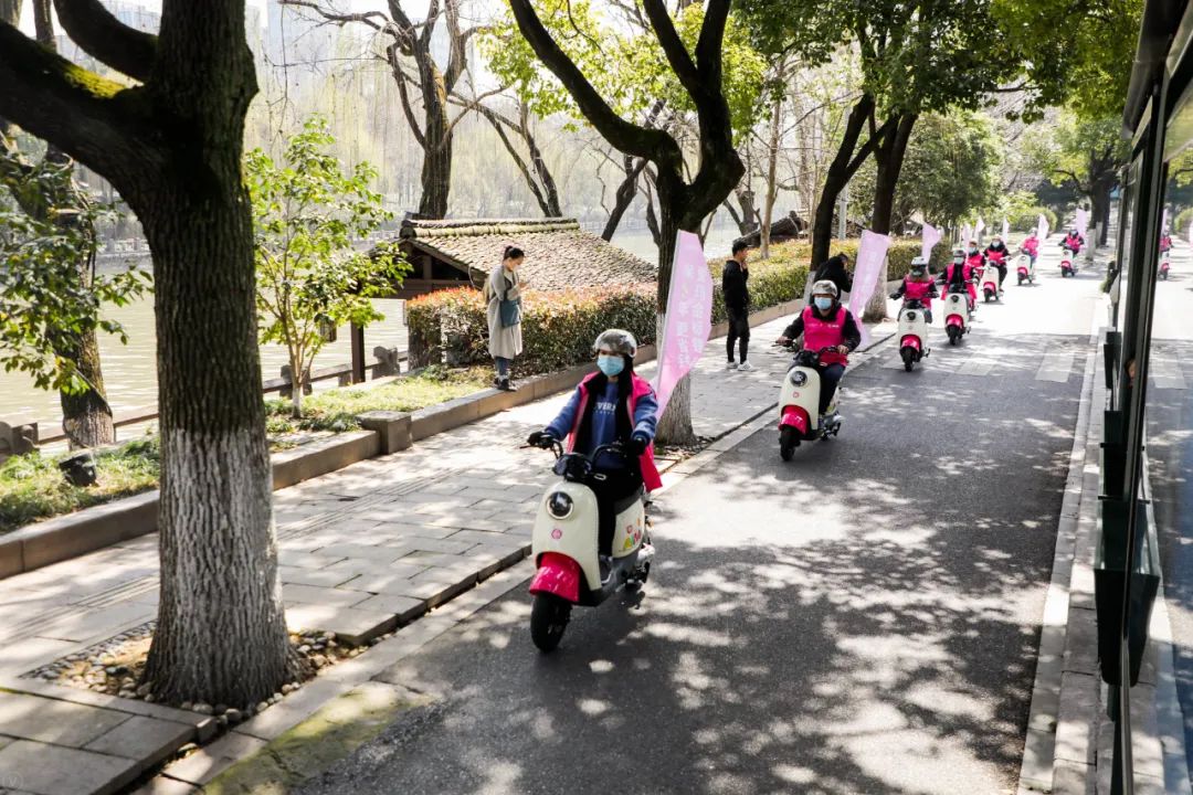 爱玛2020款锂电电动车,新国标爱玛锂电电动车最新款