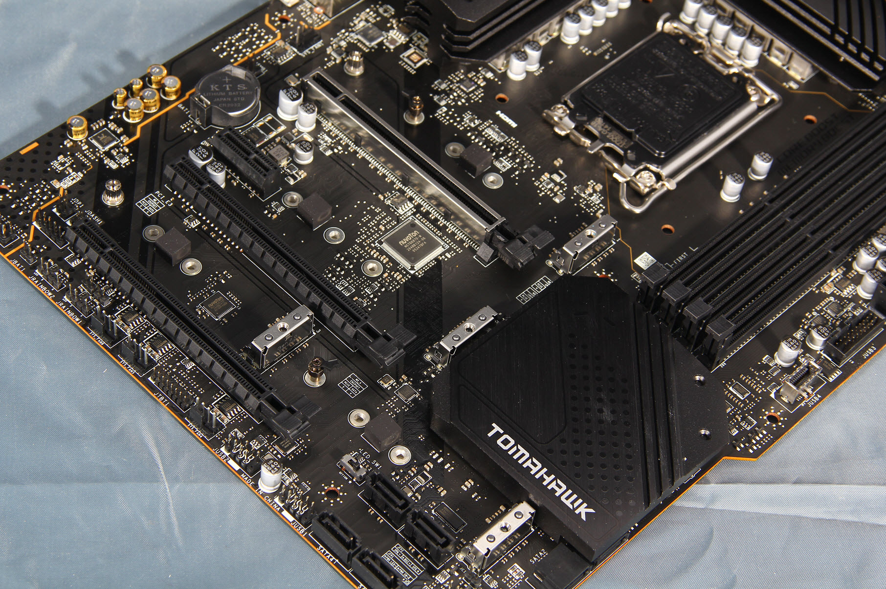 12代i712700kf跟i712700k区别,十二代i712700kf和12700k哪个好