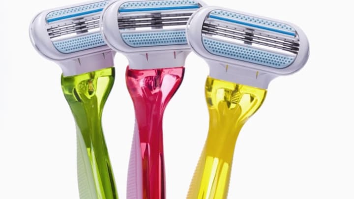 男士剃须刀手刮和电动哪个好,电动剃须刀和手动剃须刀有什么区别