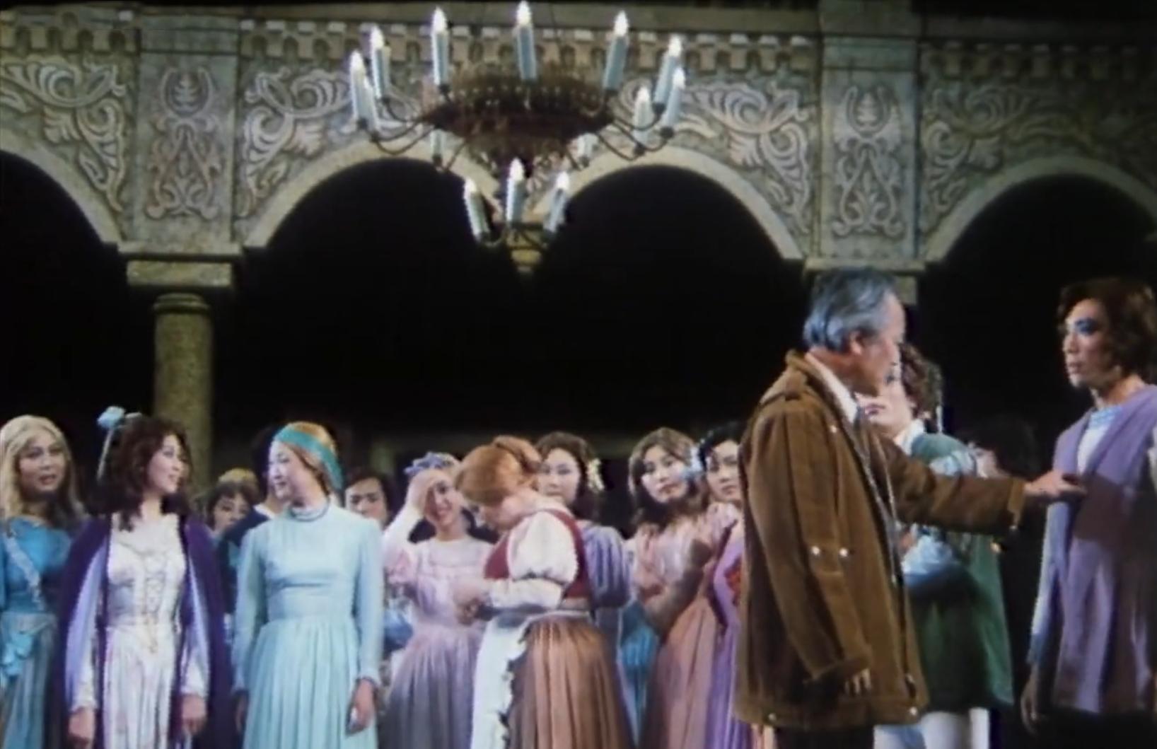 白雾街*杀凶**案：男人离奇死于电车，警方竟靠化妆品找到了有利线索